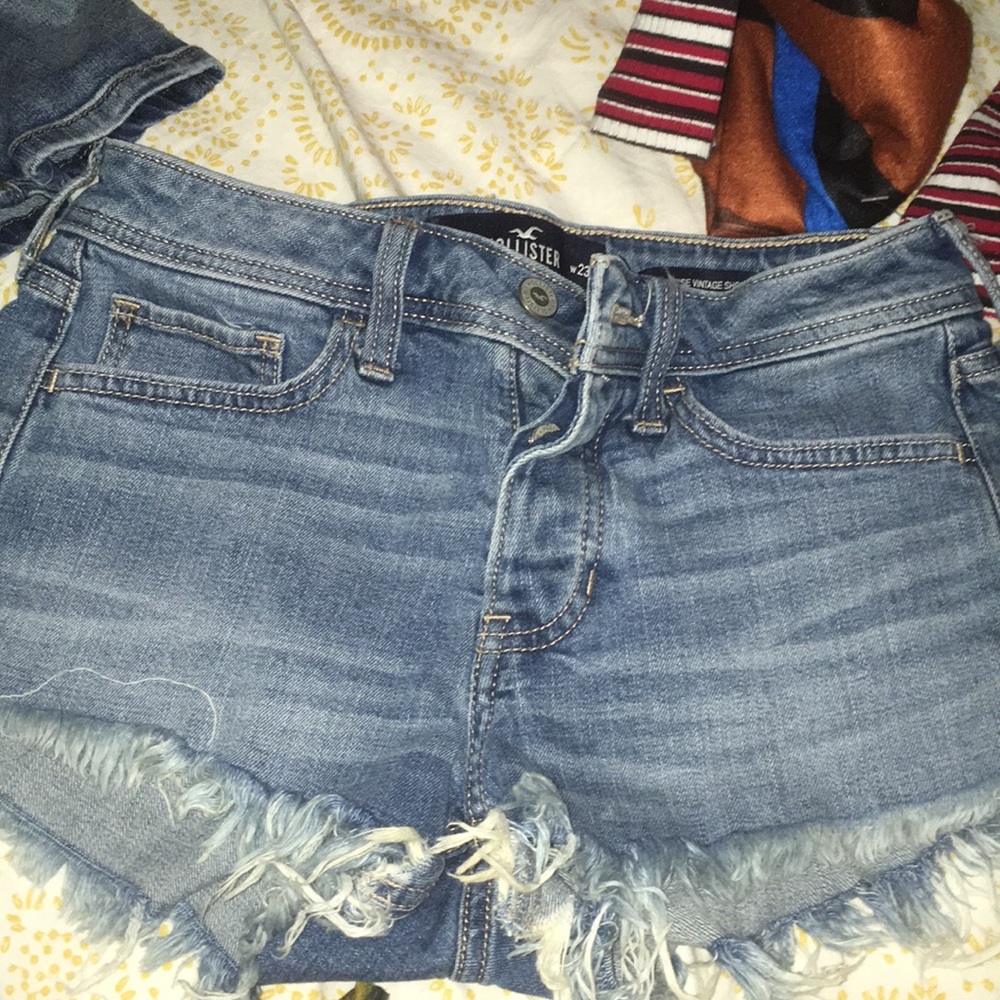 Hollister shorts size 00